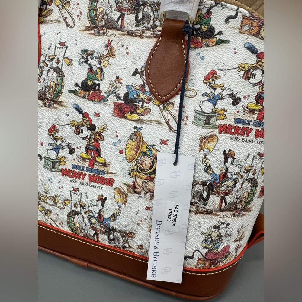 🚫SOLD🚫 Dooney & Bourke Disney Mickey Mouse Tan w/Brown Bag - Picture 6 of 9